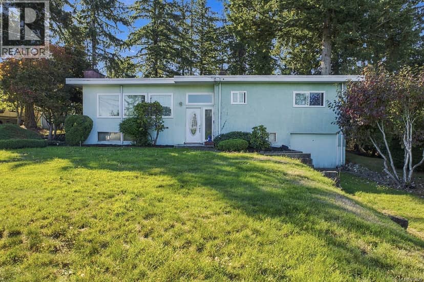 715 8th Ave — photo 1 of 20