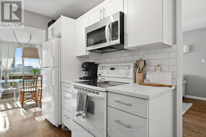 904 - 389 Dundas Street — photo 16 of 30