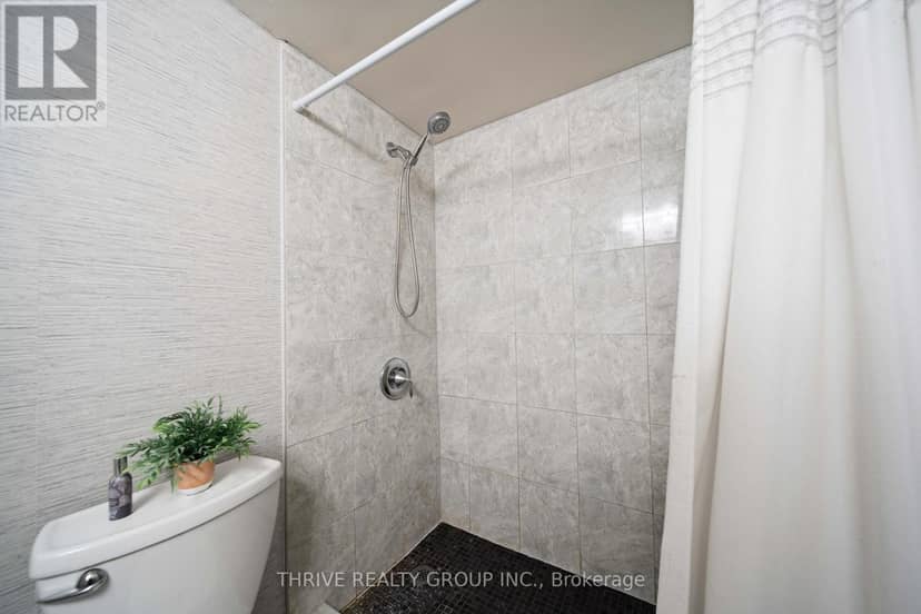 904 - 389 Dundas Street — photo 23 of 30