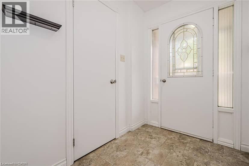 1548 NEWLANDS Crescent Unit# 14 — photo 4 of 40