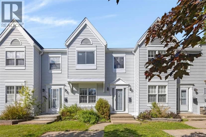 90 Brentwood Crescent — photo 1 of 32