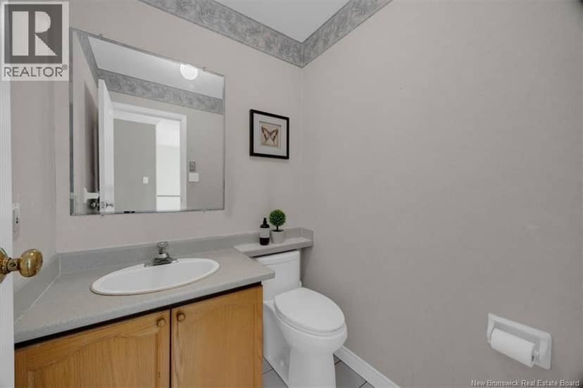 90 Brentwood Crescent — photo 10 of 32