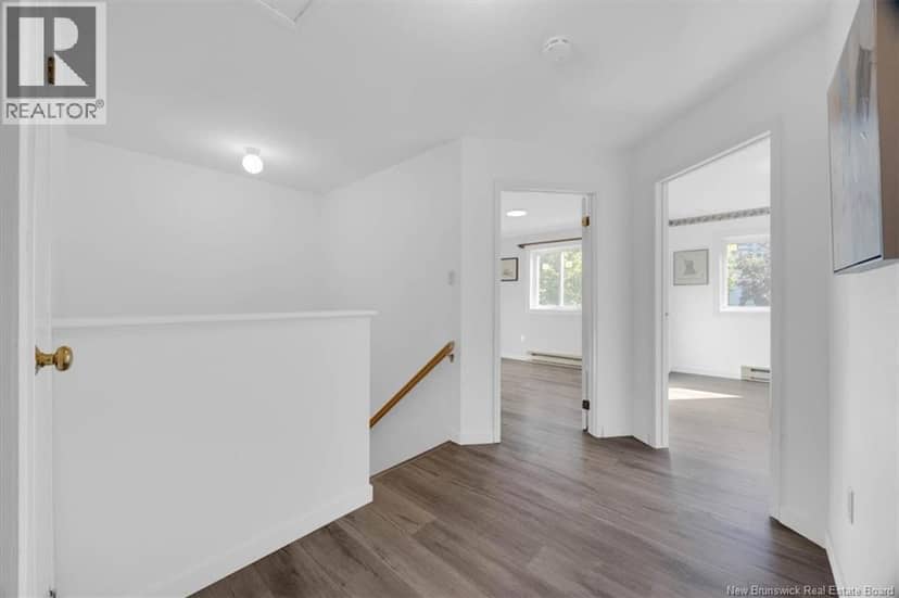 90 Brentwood Crescent — photo 11 of 32