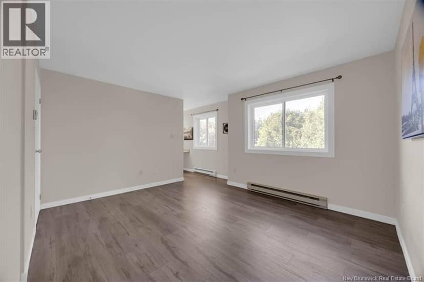 90 Brentwood Crescent — photo 13 of 32