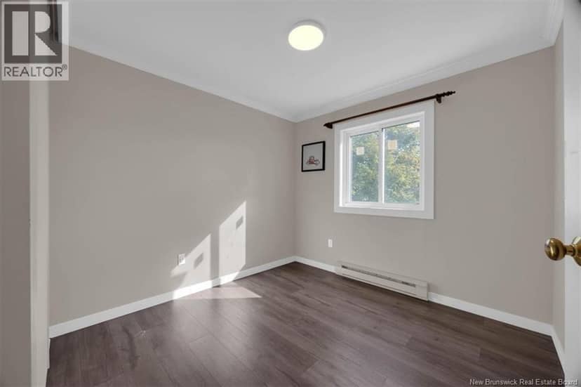 90 Brentwood Crescent — photo 15 of 32