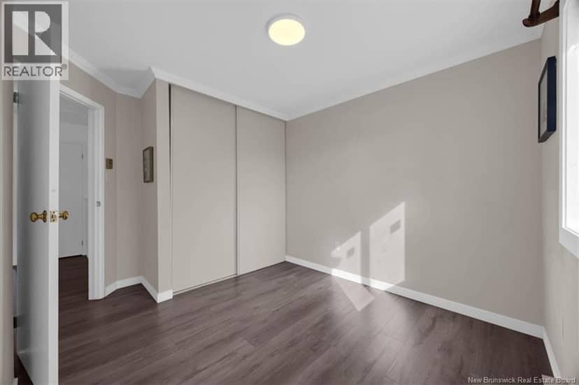 90 Brentwood Crescent — photo 16 of 32