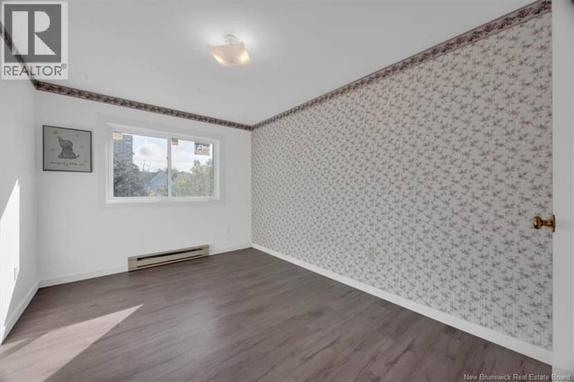 90 Brentwood Crescent — photo 17 of 32