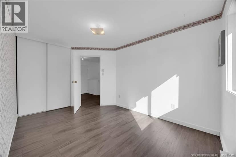 90 Brentwood Crescent — photo 18 of 32