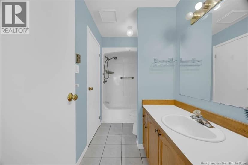 90 Brentwood Crescent — photo 20 of 32
