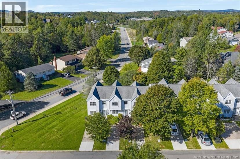 90 Brentwood Crescent — photo 30 of 32
