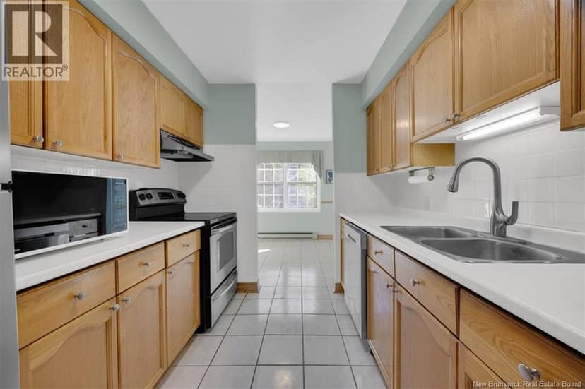 90 Brentwood Crescent — photo 5 of 32