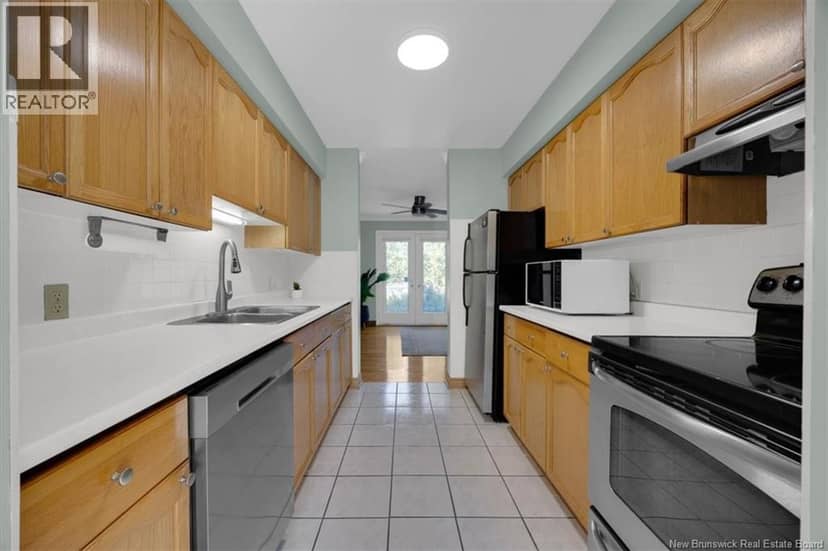 90 Brentwood Crescent — photo 6 of 32