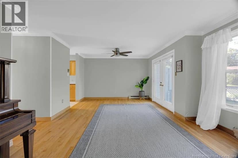 90 Brentwood Crescent — photo 8 of 32