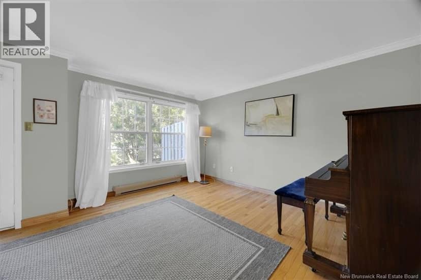 90 Brentwood Crescent — photo 9 of 32