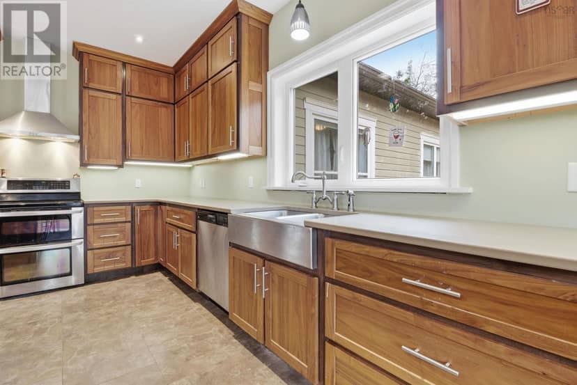 695 Sandwick Drive — photo 13 of 40
