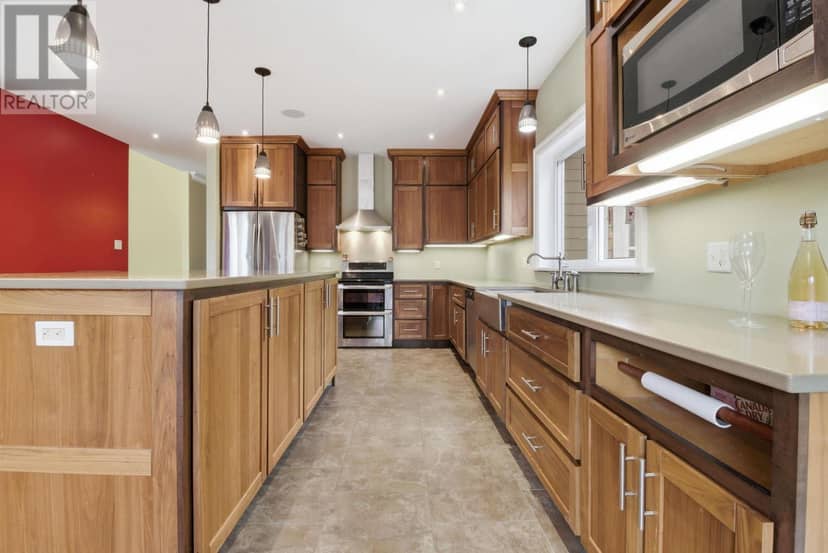 695 Sandwick Drive — photo 14 of 40