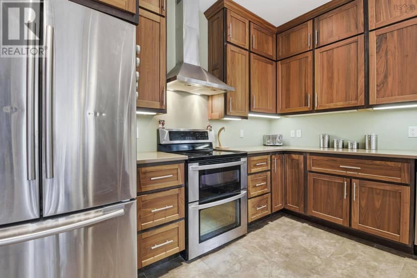 695 Sandwick Drive — photo 12 of 40