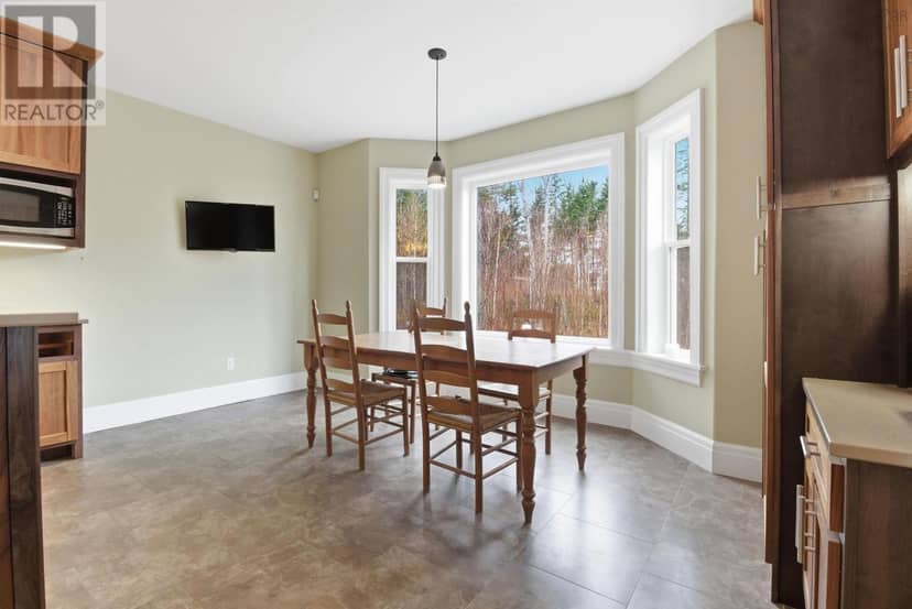695 Sandwick Drive — photo 16 of 40