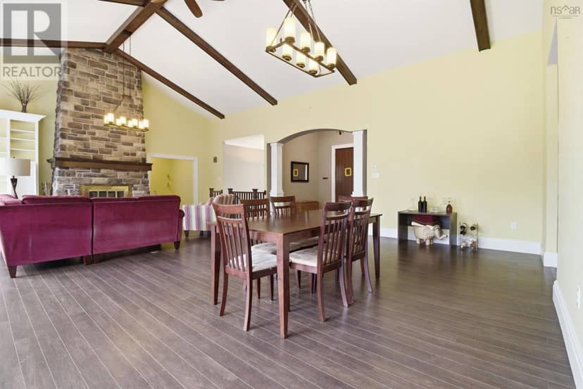 695 Sandwick Drive — photo 4 of 40