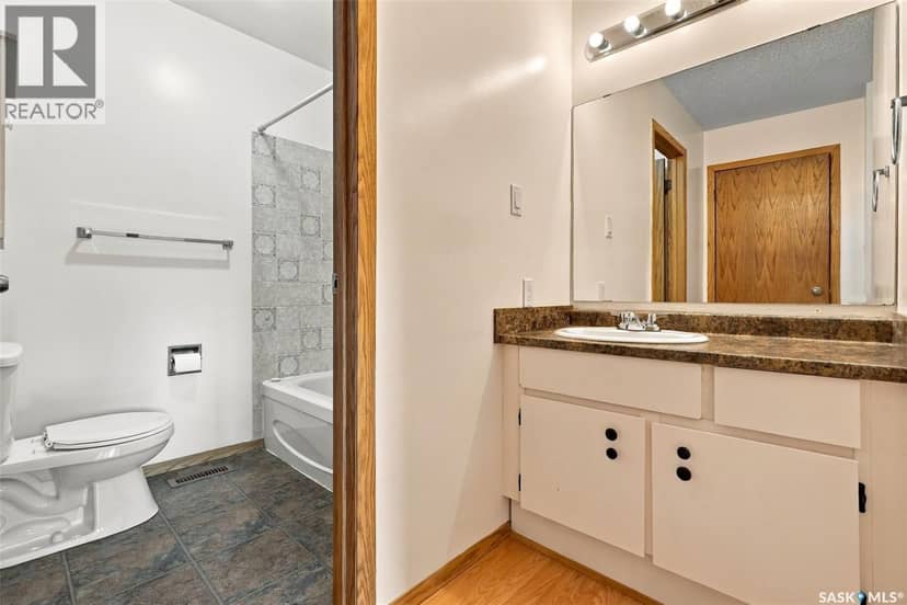 28 6918 Blakeney DRIVE — photo 24 of 29