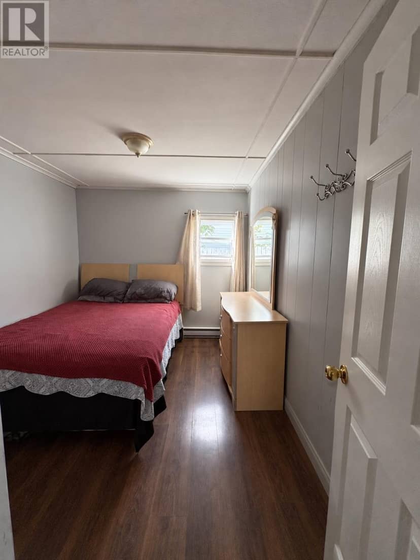 19 Glendale Avenue — photo 10 of 13