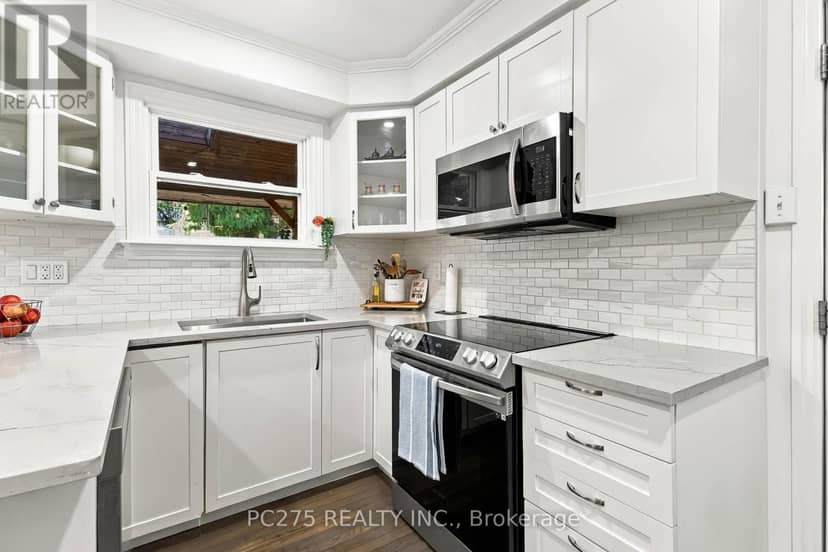 27 Sasha Crescent — photo 17 of 40