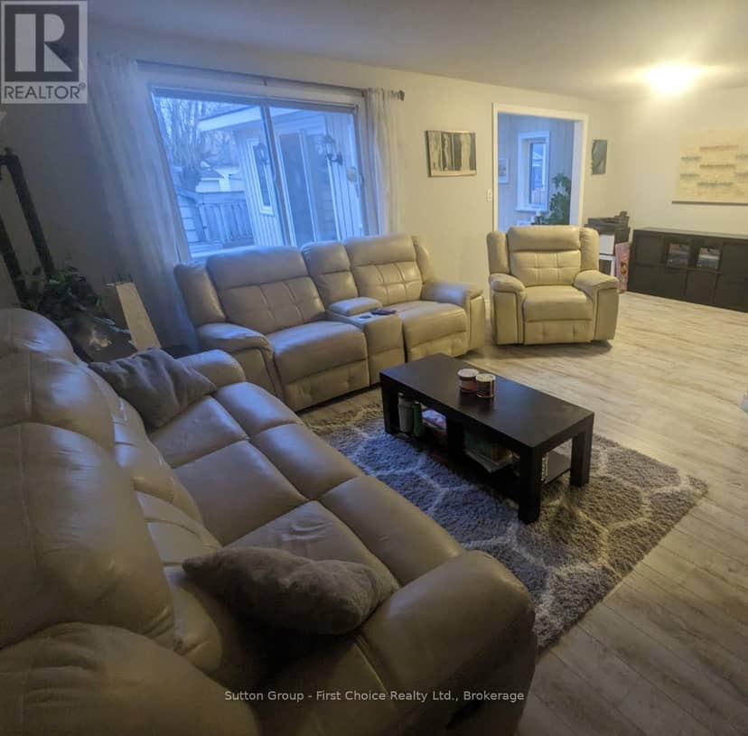 18 Moderwell Street — photo 3 of 16