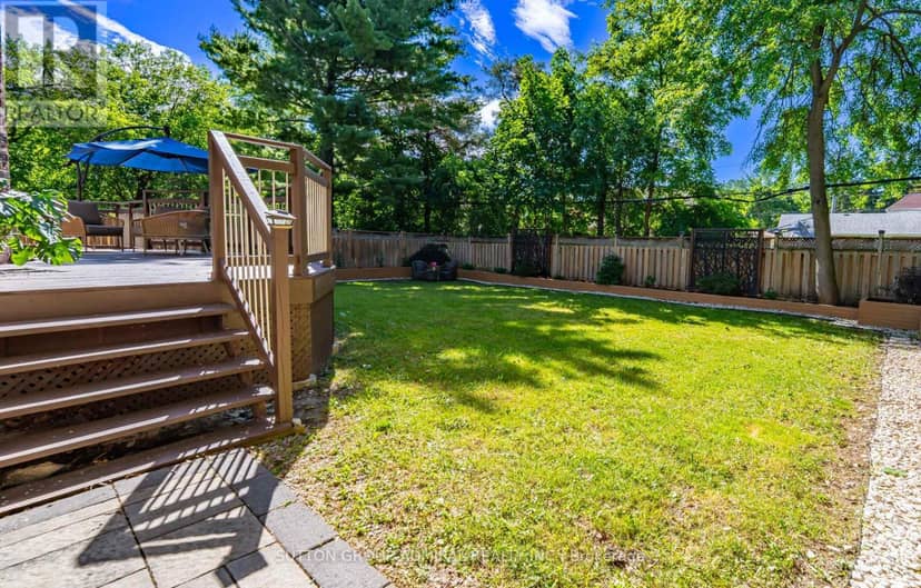 9 Calderon Crescent — photo 30 of 33