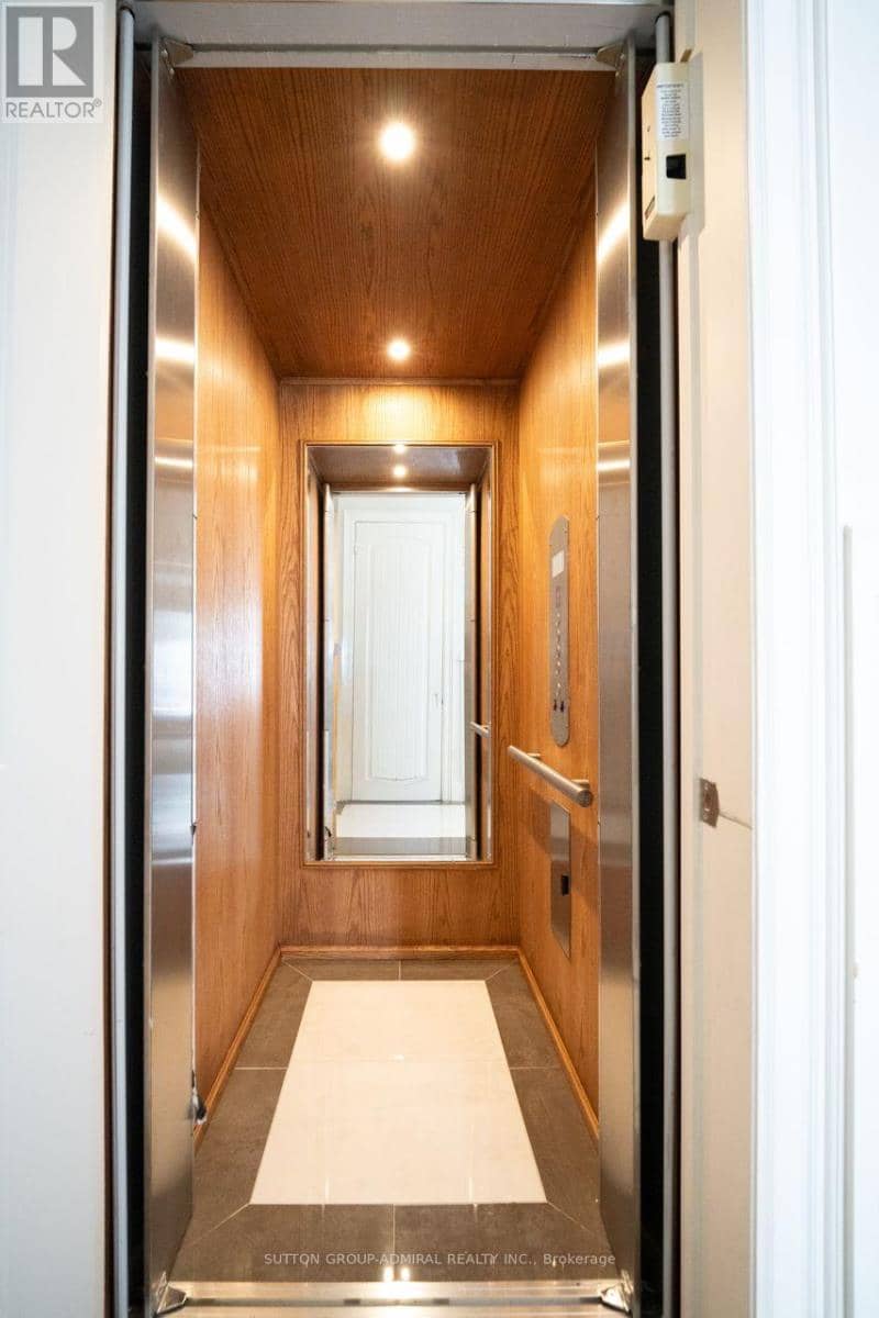 9 Calderon Crescent — photo 32 of 33
