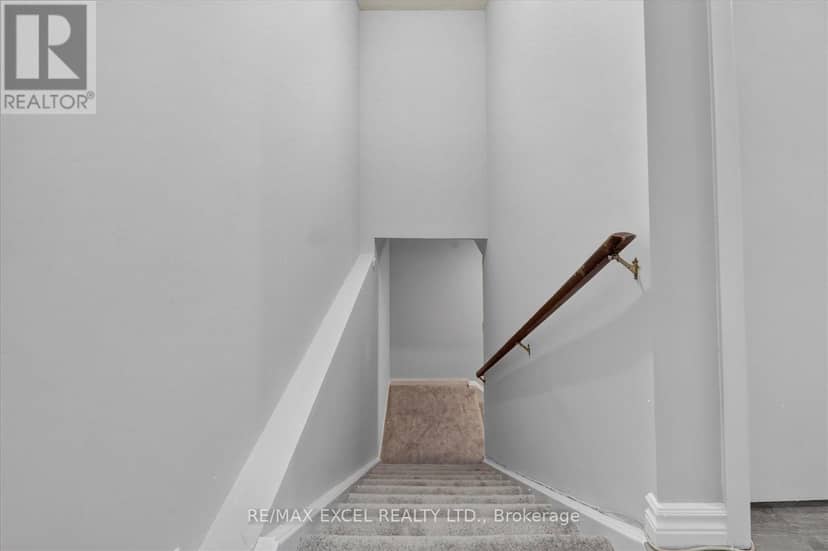26 Lighthall Crescent — photo 11 of 27
