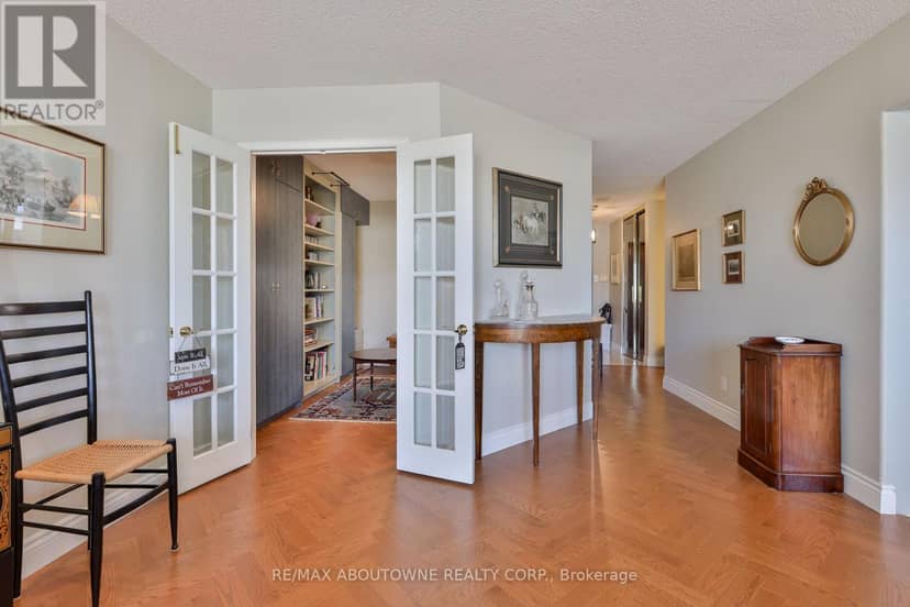 301 - 2287 Lake Shore Road W — photo 16 of 40