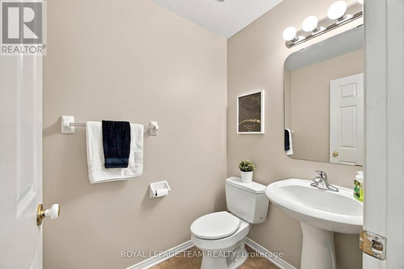 135 Gatespark Private — photo 4 of 40