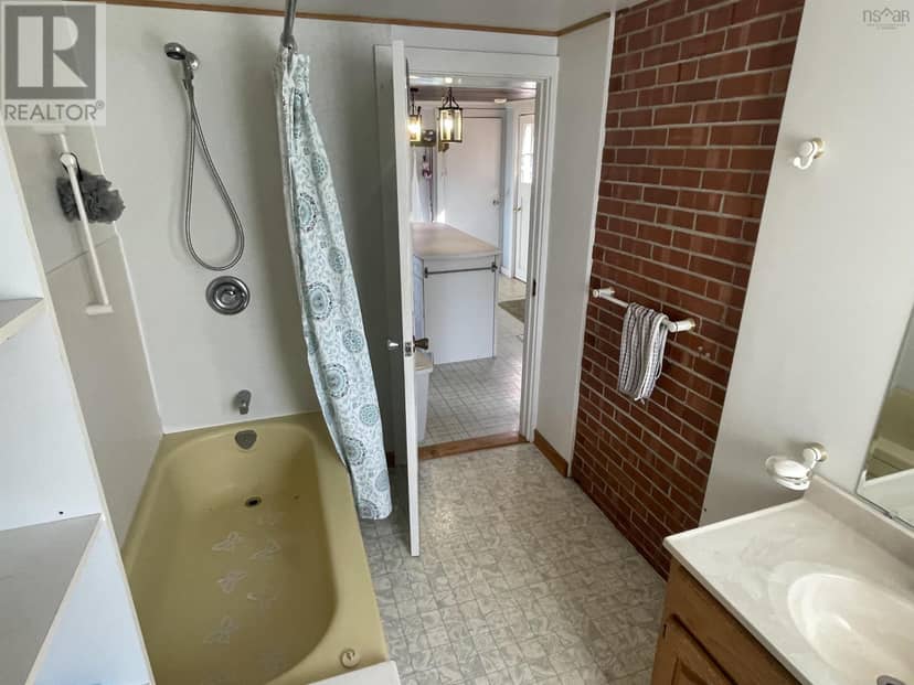 1095 New Harbour Lundy Road — photo 11 of 27