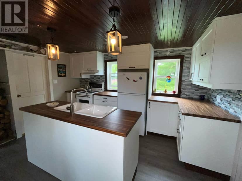1095 New Harbour Lundy Road — photo 5 of 27