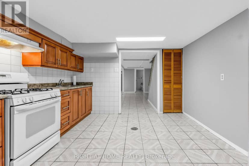 147 Dovercourt Road — photo 33 of 40