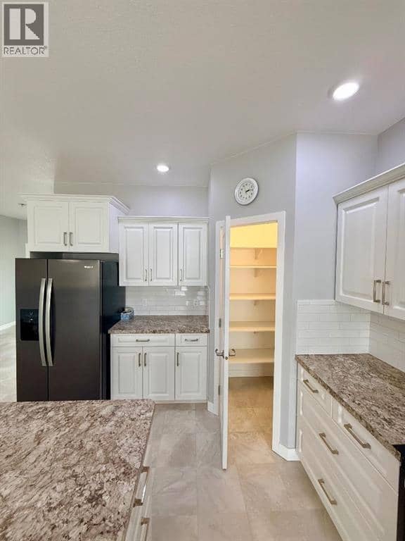 9904 111 Street Unit 4 — photo 16 of 34