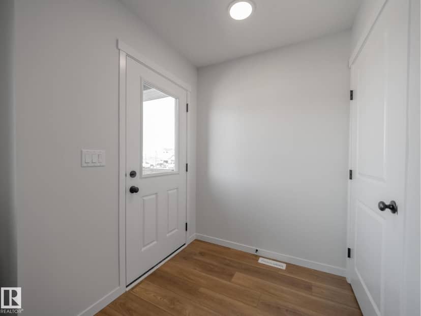 5224 Schonsee DR NW, Edmonton, photo 2