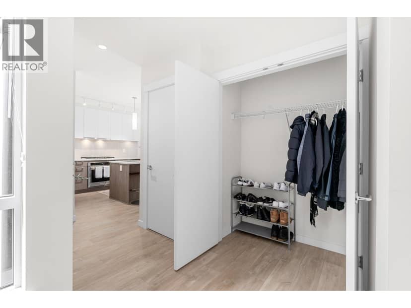 205 615 E 3RD STREET, North Vancouver, photo 3