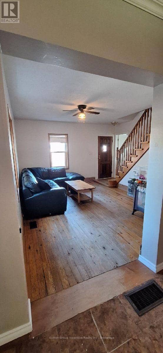 151 David Street, Gravenhurst, photo 3