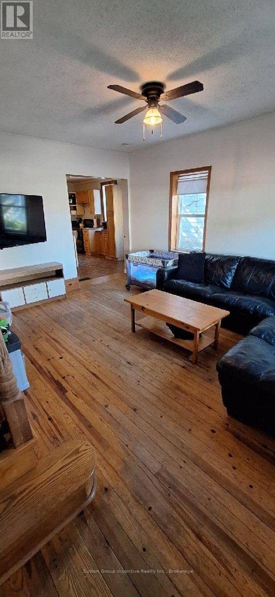 151 David Street, Gravenhurst, photo 4