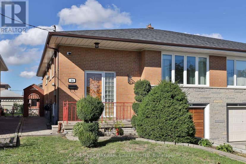 28 Charrington Crescent, Toronto, photo 2