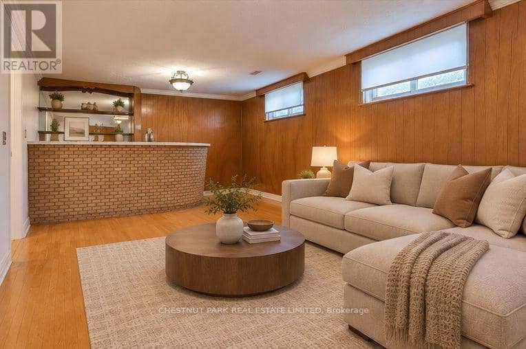 28 Charrington Crescent — photo 22 of 40