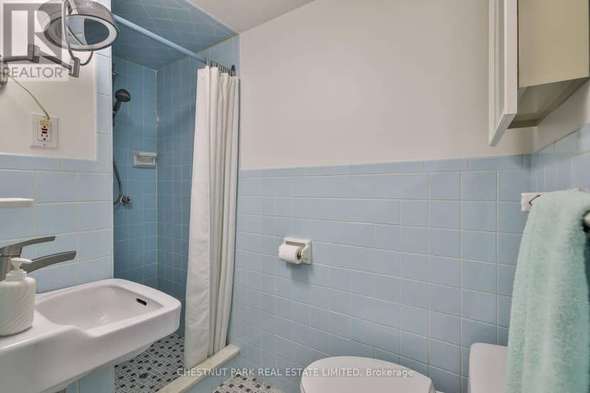 28 Charrington Crescent — photo 24 of 40