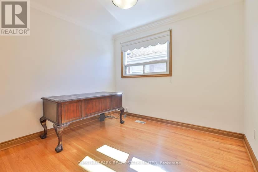 28 Charrington Crescent — photo 36 of 40