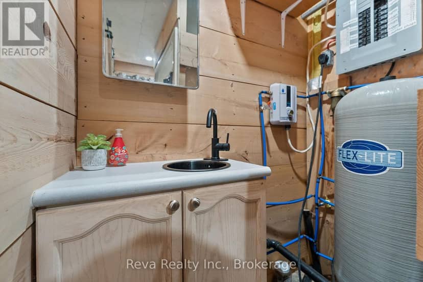 219 Elgin Road — photo 9 of 31