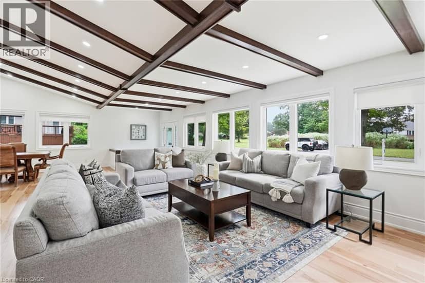 4861 MAPLEVIEW Crescent — photo 8 of 40