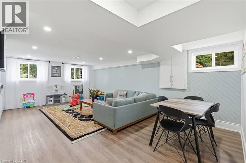 4861 MAPLEVIEW Crescent — photo 34 of 40