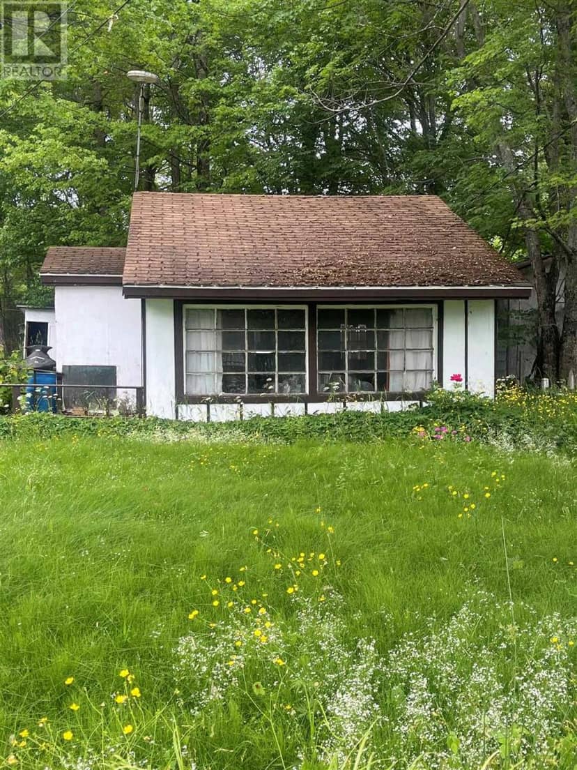 37 Cottage LN, Sault Ste. Marie