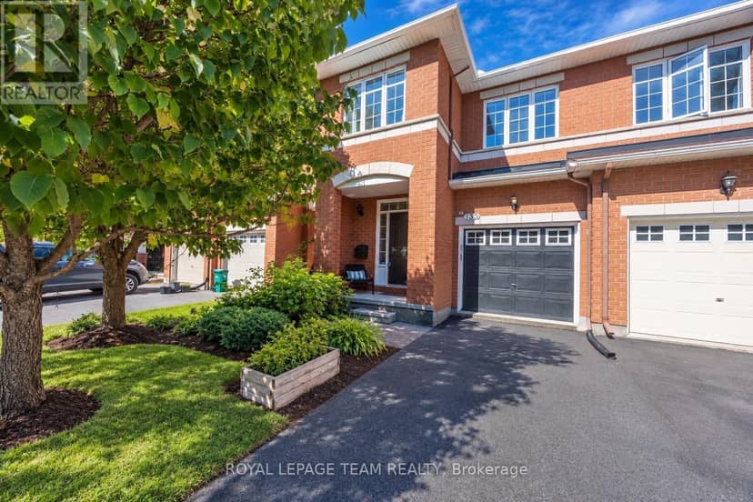 135 Gatespark Private — photo 1 of 40