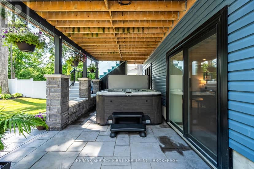 1361 Ottawa Street — photo 6 of 40